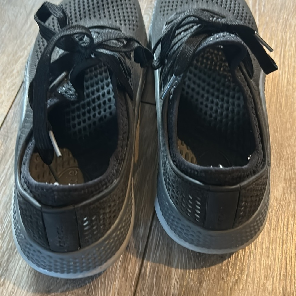 Shoes - Picture 2 of 4